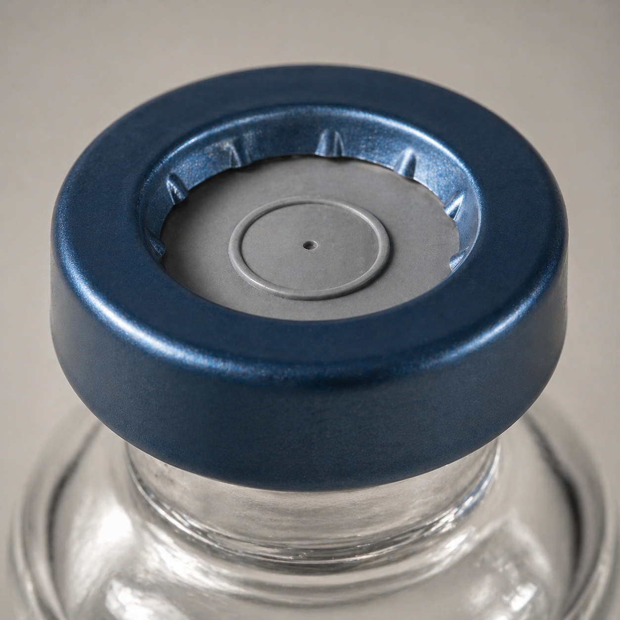 Vial stopper · crimp ring macro
